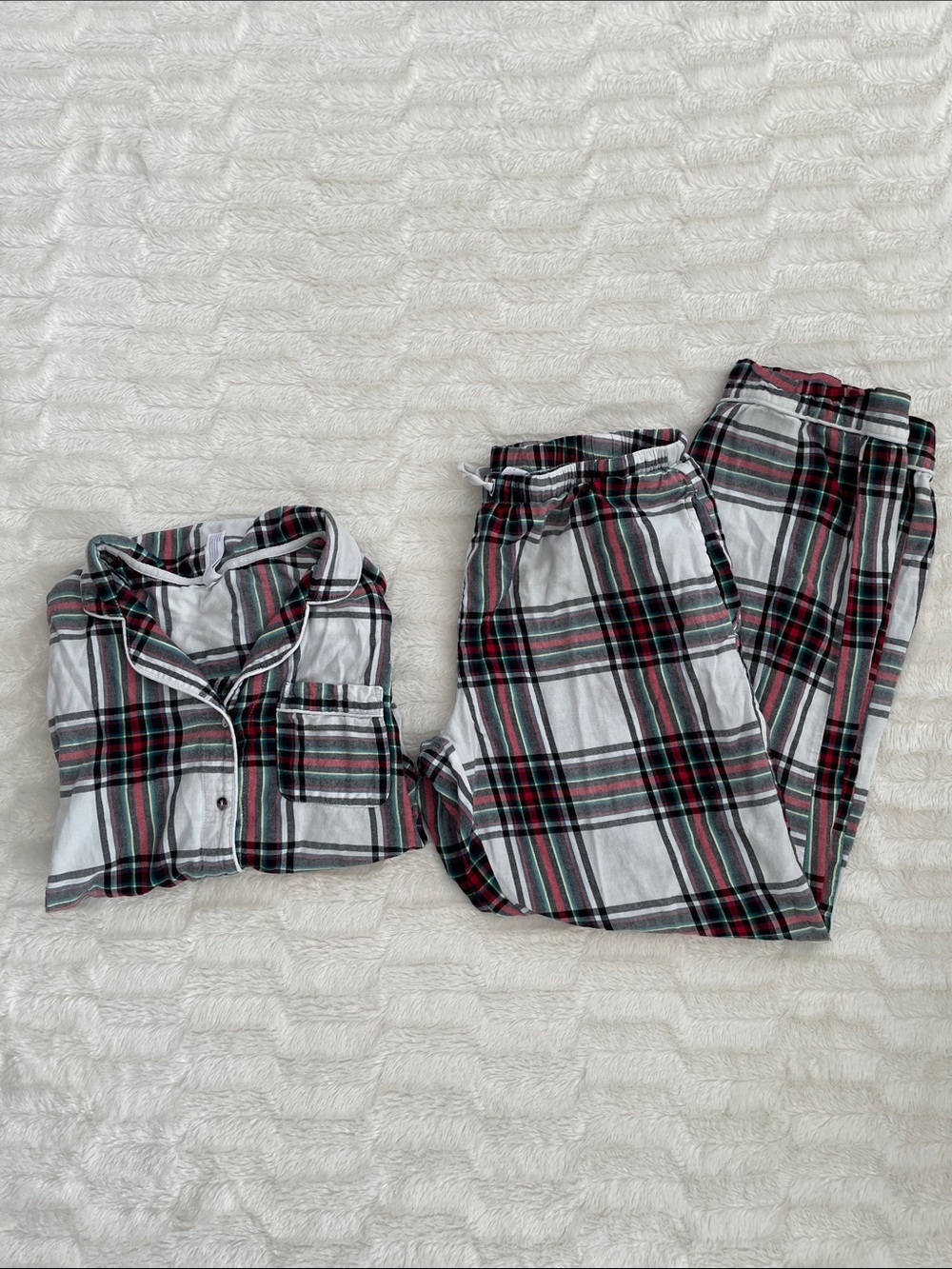 stars above White, Black & Red Plaid Women's Pajama Set